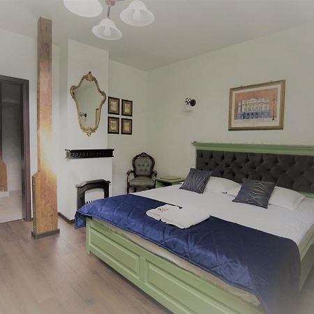 La Curtea Domneasca Otel Piatra Neamţ Dış mekan fotoğraf