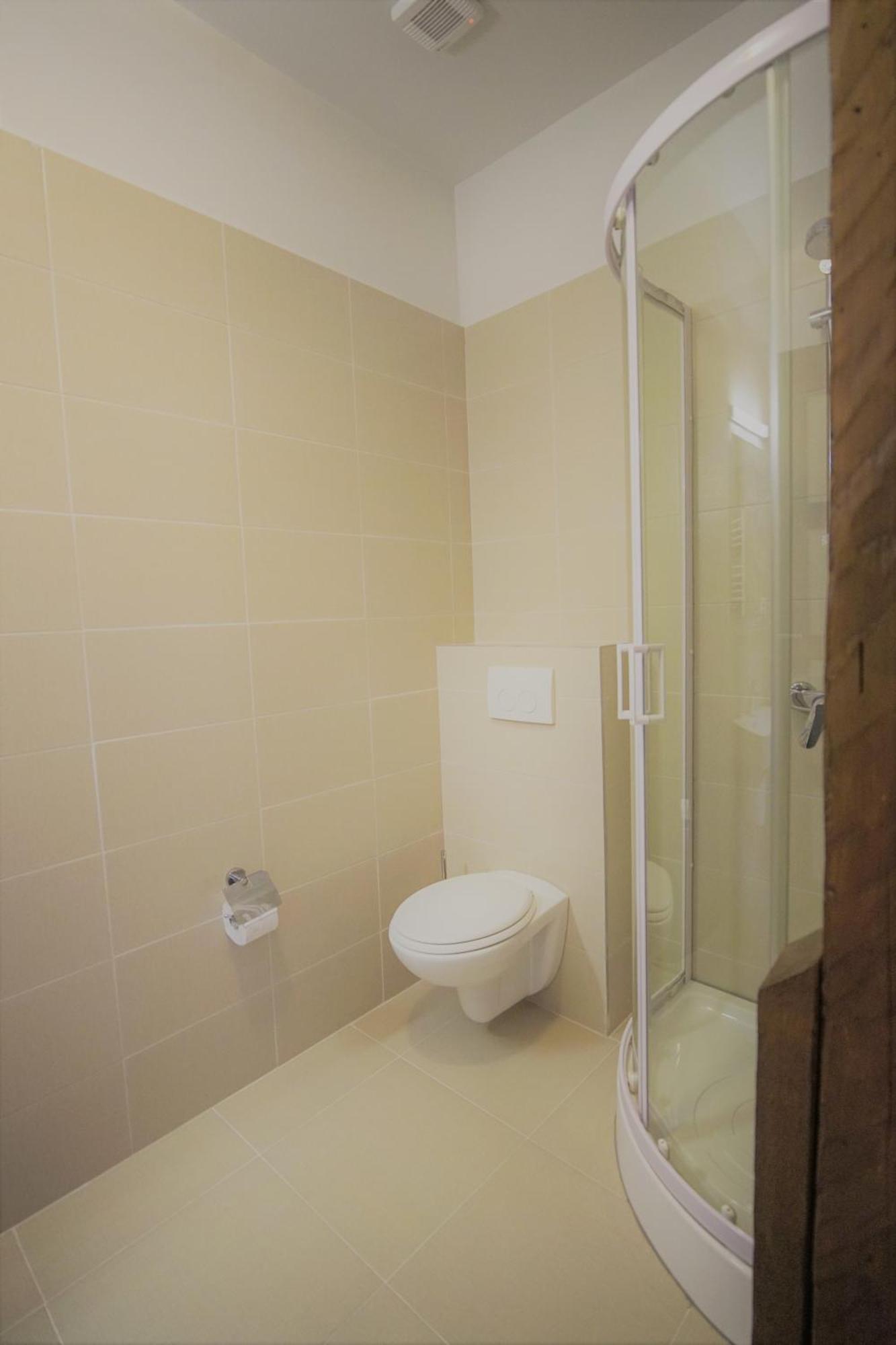 La Curtea Domneasca Otel Piatra Neamţ Oda fotoğraf