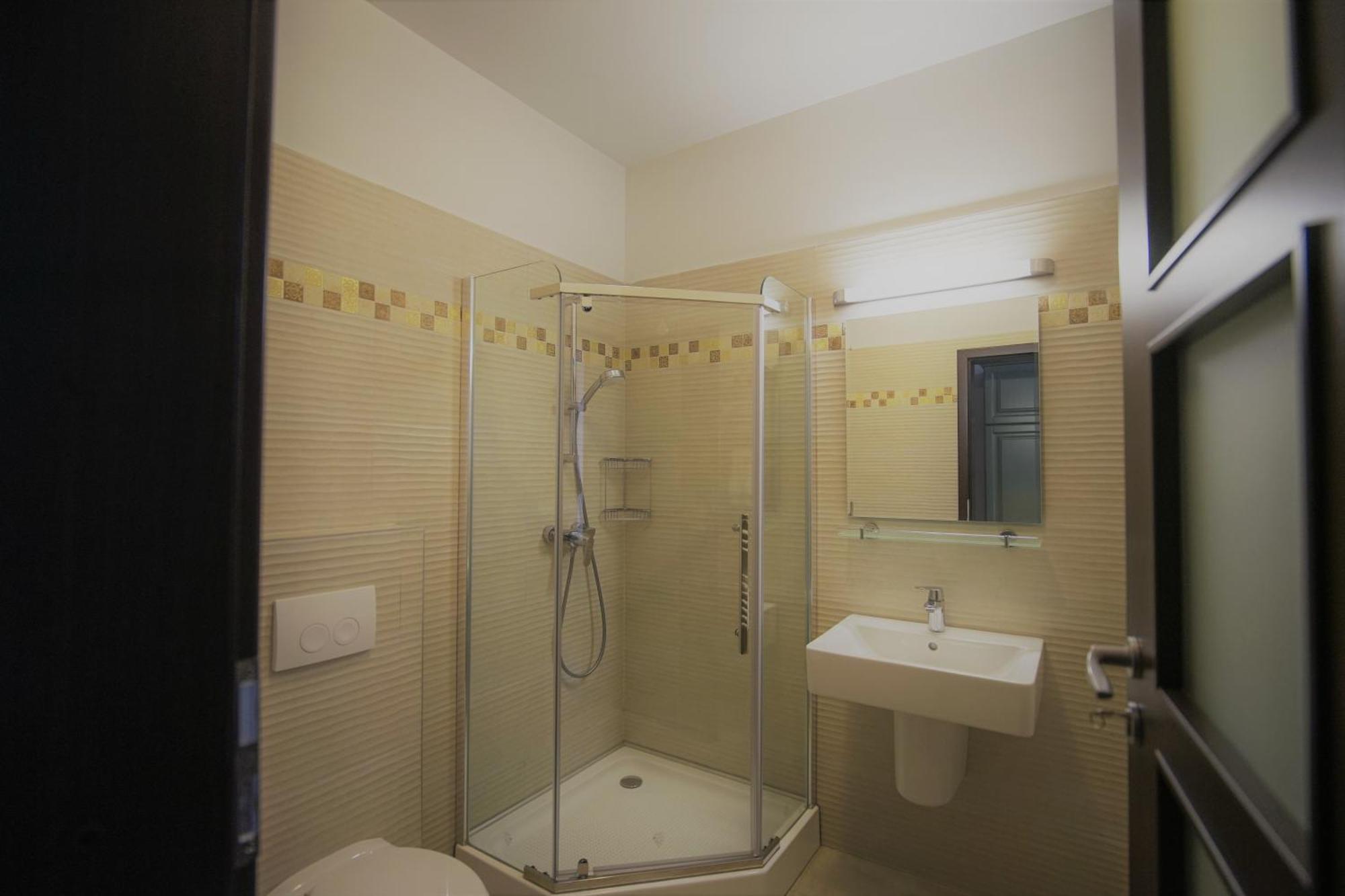 La Curtea Domneasca Otel Piatra Neamţ Oda fotoğraf