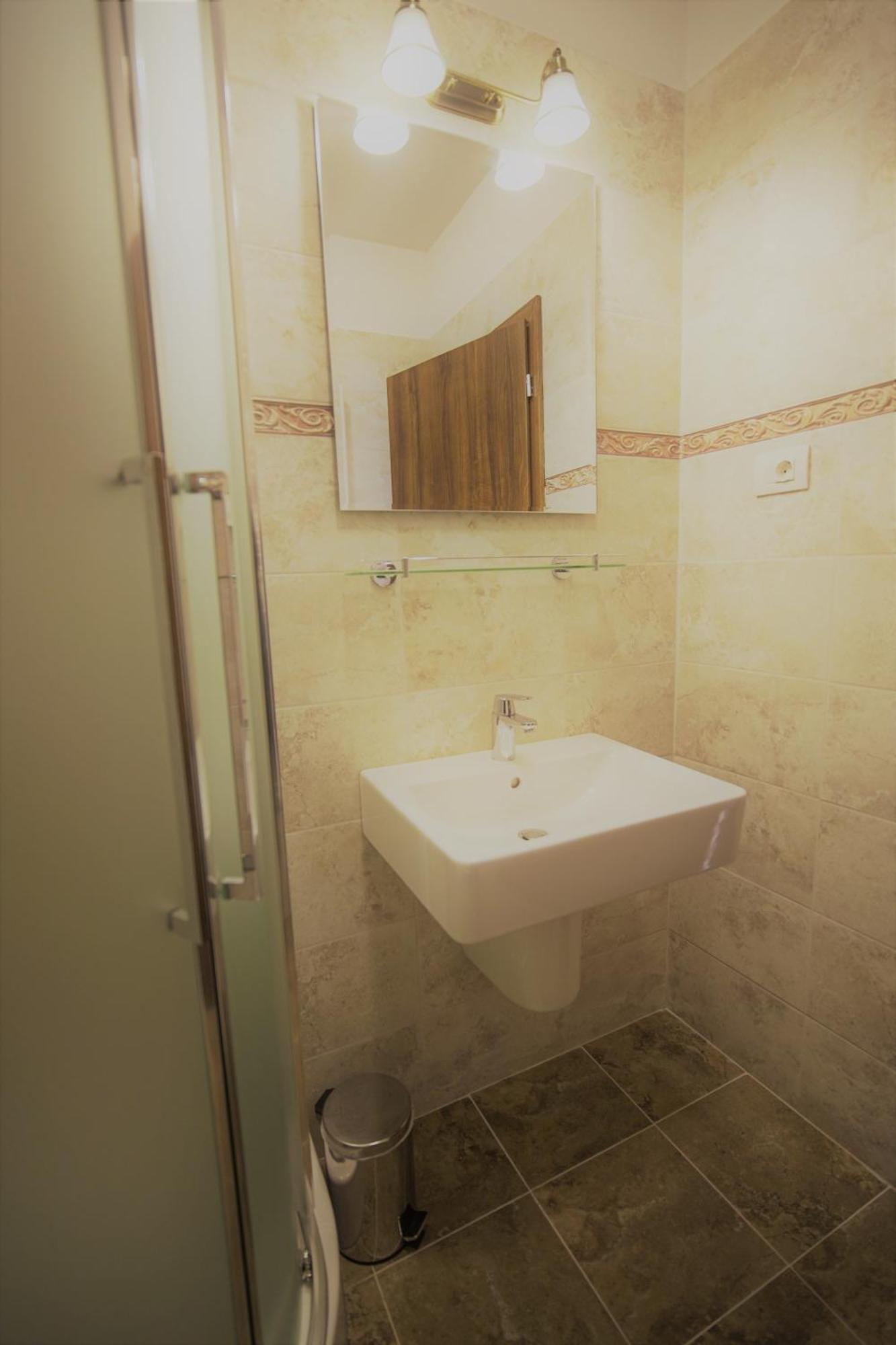 La Curtea Domneasca Otel Piatra Neamţ Oda fotoğraf