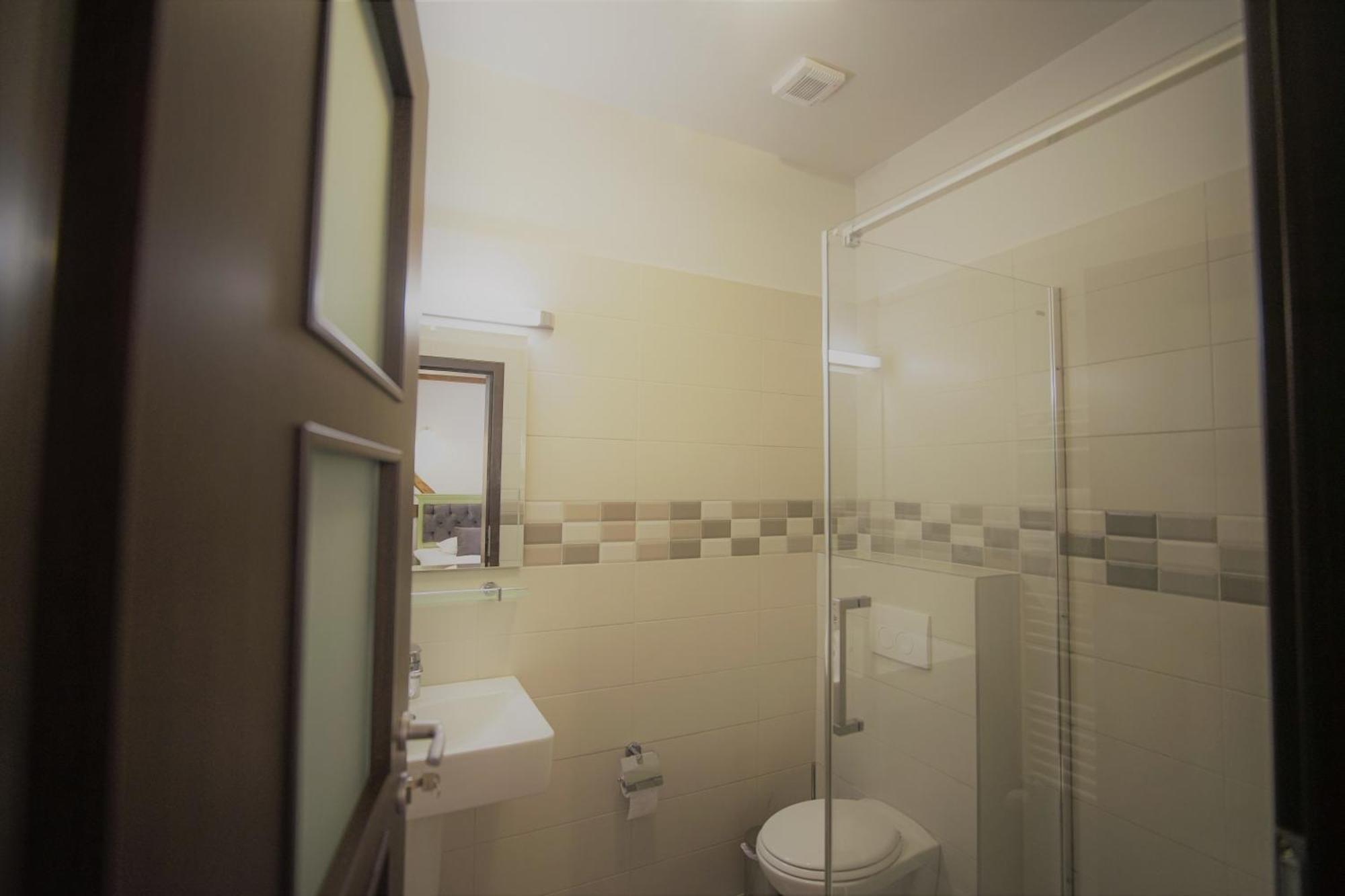 La Curtea Domneasca Otel Piatra Neamţ Oda fotoğraf