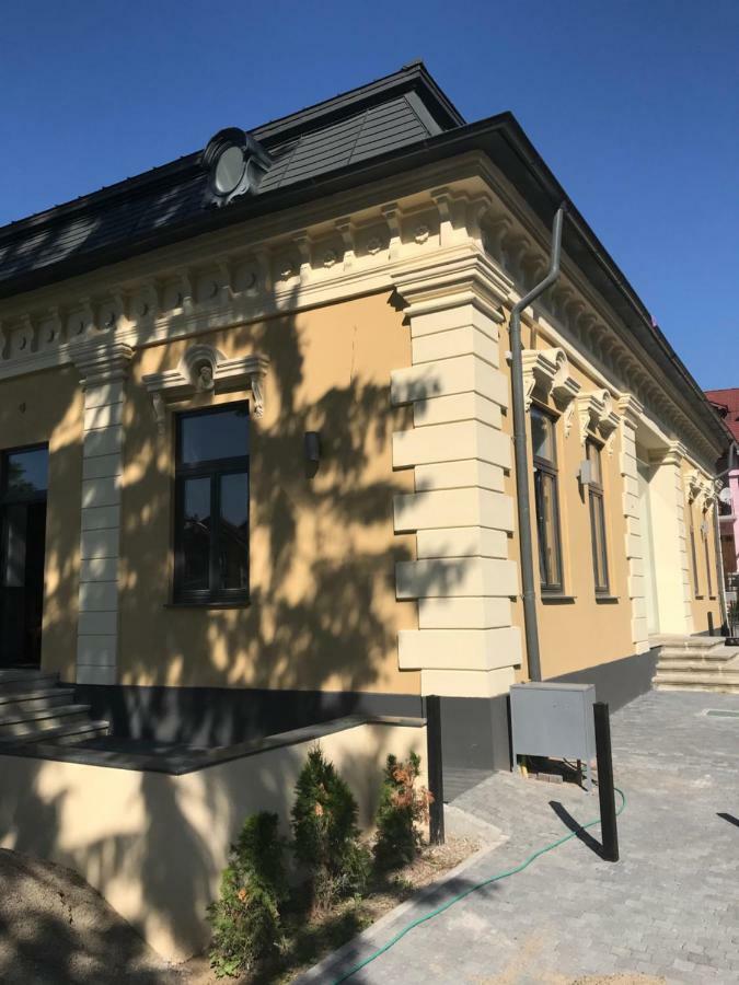 La Curtea Domneasca Otel Piatra Neamţ Dış mekan fotoğraf
