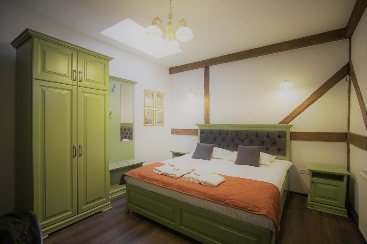 La Curtea Domneasca Otel Piatra Neamţ Dış mekan fotoğraf