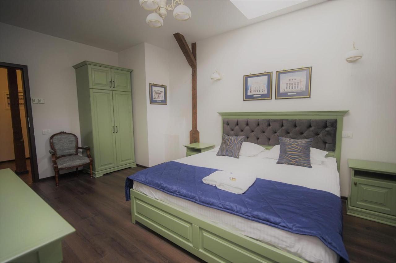 La Curtea Domneasca Otel Piatra Neamţ Dış mekan fotoğraf