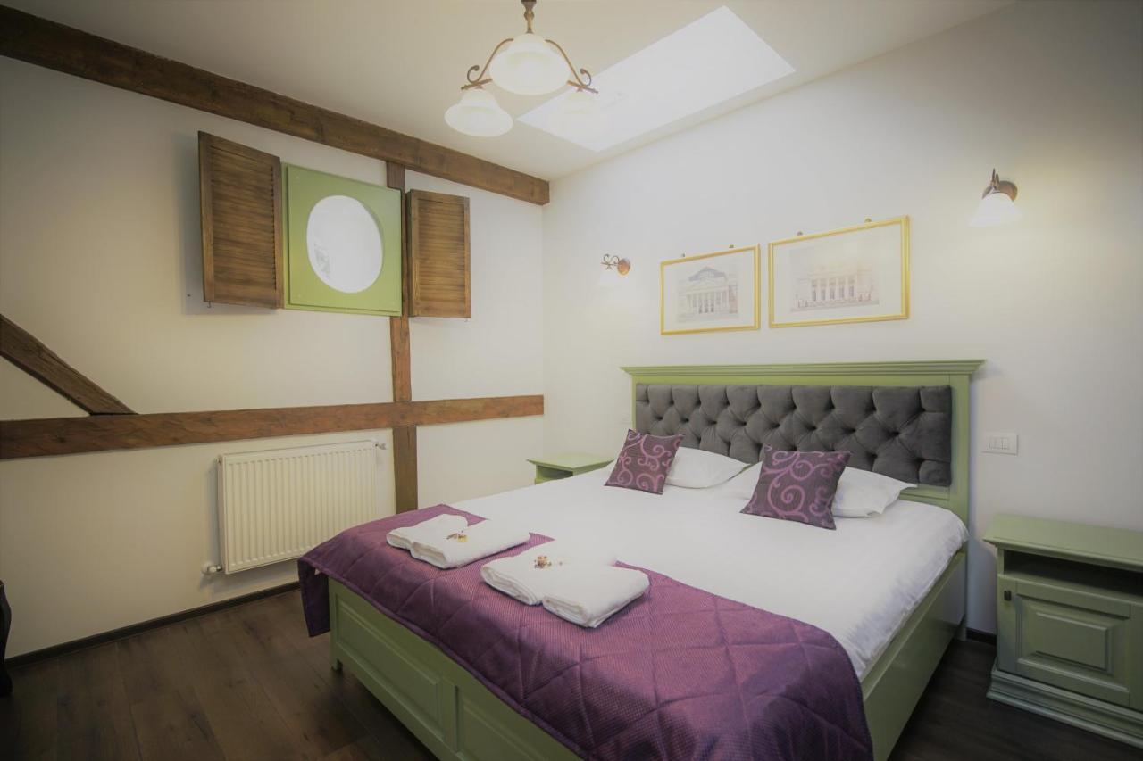 La Curtea Domneasca Otel Piatra Neamţ Dış mekan fotoğraf