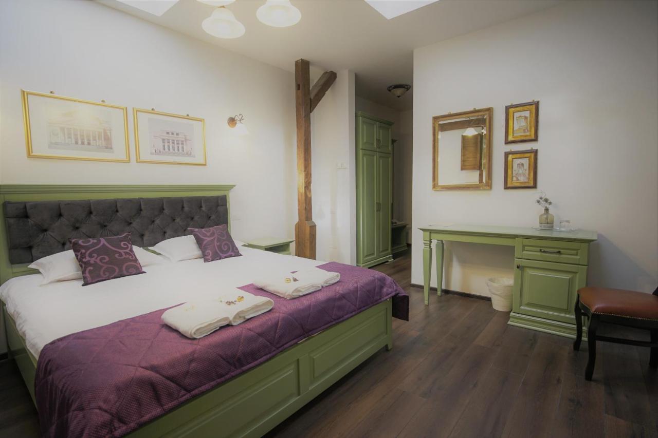 La Curtea Domneasca Otel Piatra Neamţ Dış mekan fotoğraf