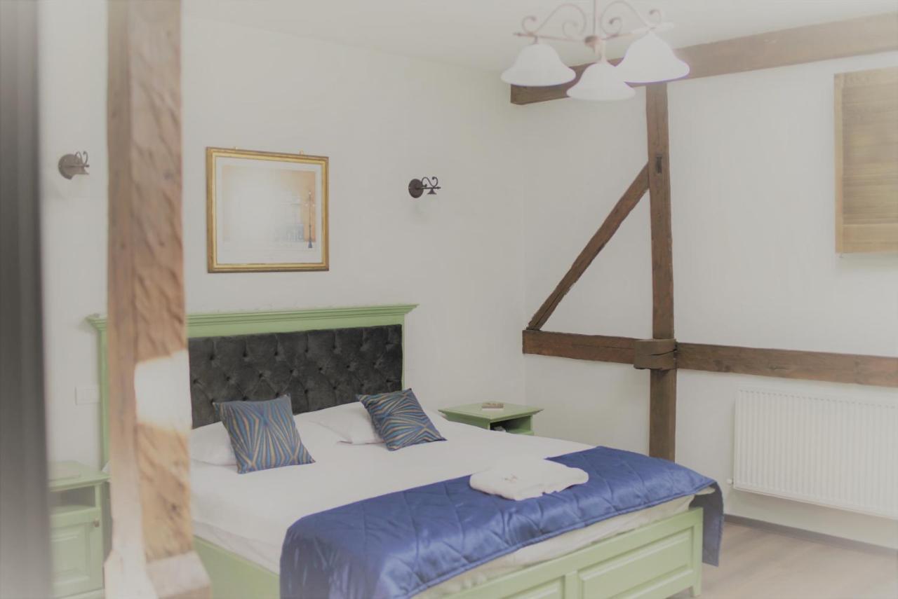 La Curtea Domneasca Otel Piatra Neamţ Dış mekan fotoğraf