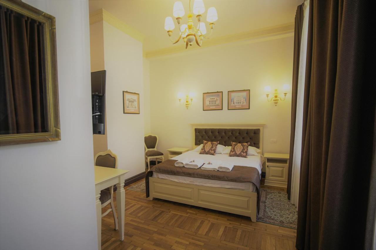La Curtea Domneasca Otel Piatra Neamţ Dış mekan fotoğraf