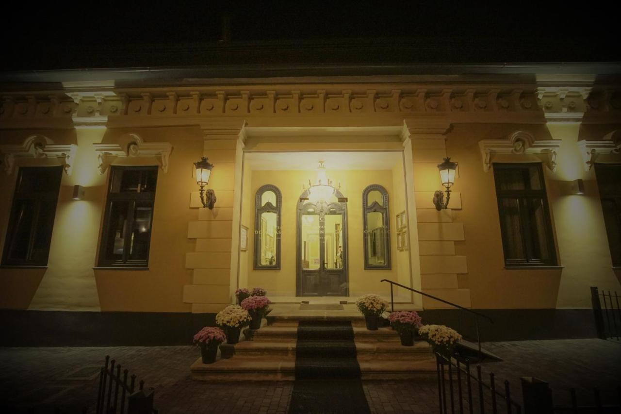 La Curtea Domneasca Otel Piatra Neamţ Dış mekan fotoğraf