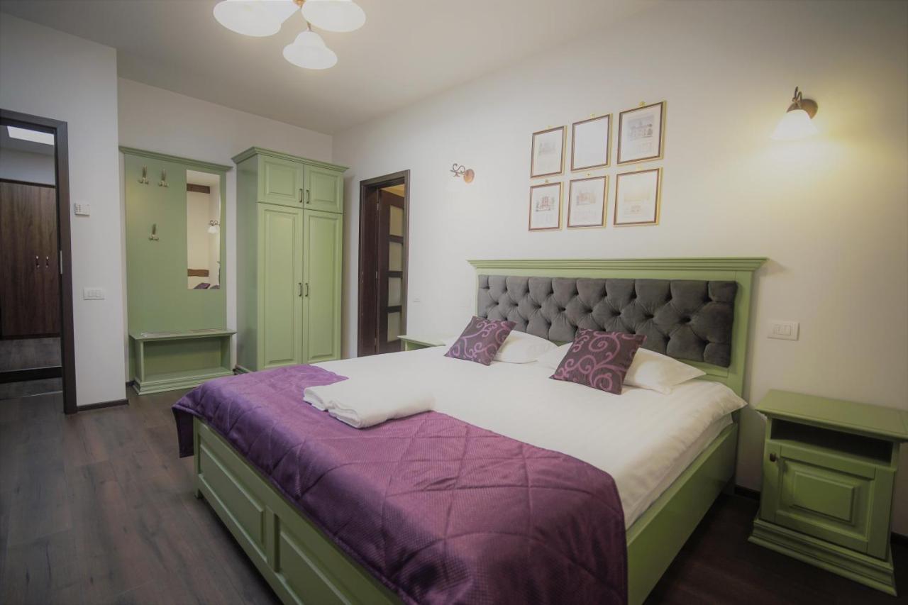 La Curtea Domneasca Otel Piatra Neamţ Dış mekan fotoğraf