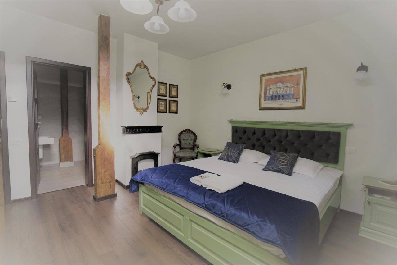 La Curtea Domneasca Otel Piatra Neamţ Dış mekan fotoğraf